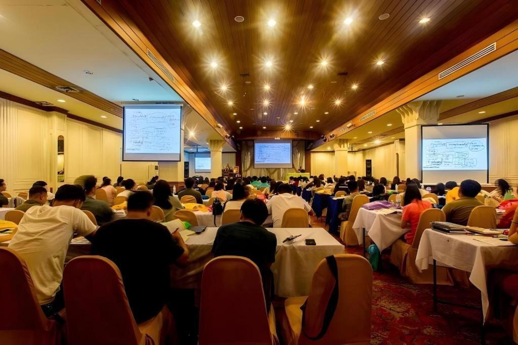 Pailyn Phitsanulok Hotel Esterno foto