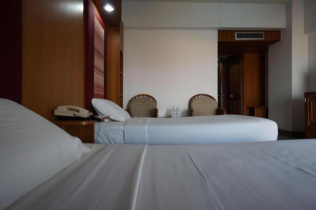 Pailyn Phitsanulok Hotel Esterno foto