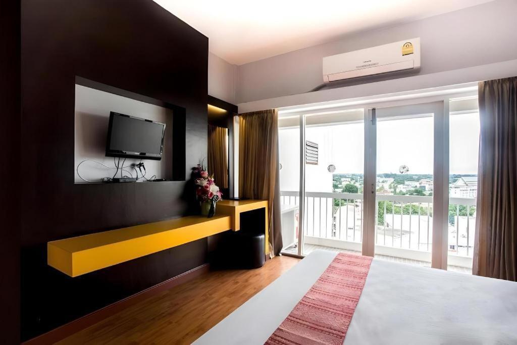 Pailyn Phitsanulok Hotel Esterno foto