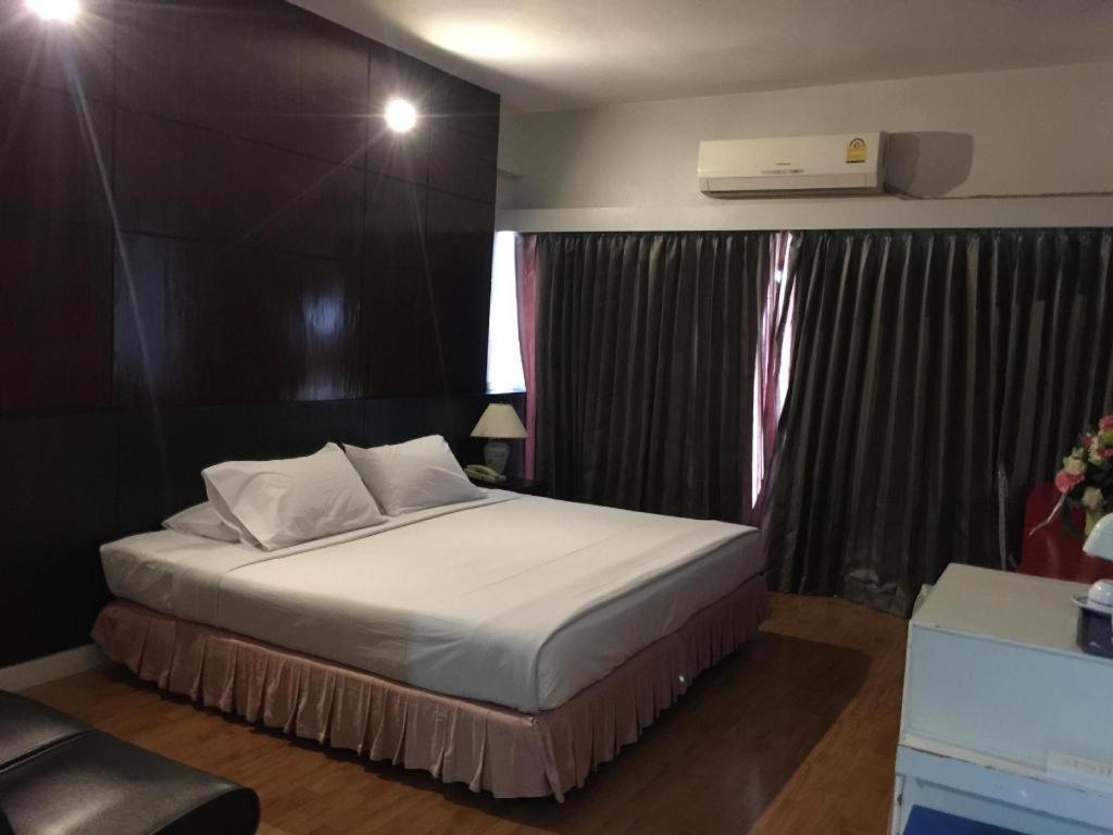 Pailyn Phitsanulok Hotel Esterno foto