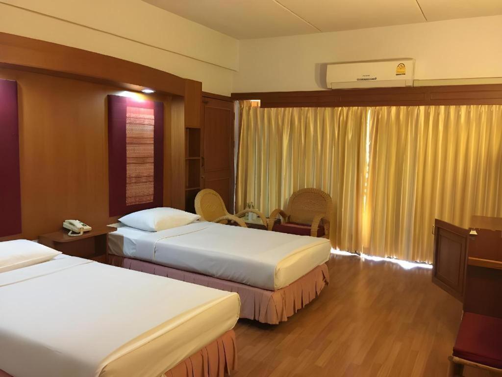 Pailyn Phitsanulok Hotel Esterno foto