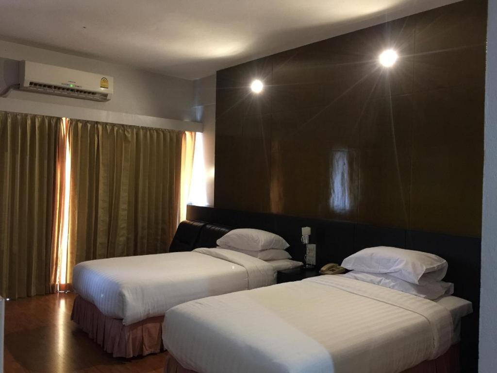 Pailyn Phitsanulok Hotel Esterno foto