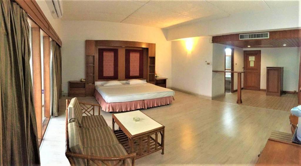 Pailyn Phitsanulok Hotel Esterno foto