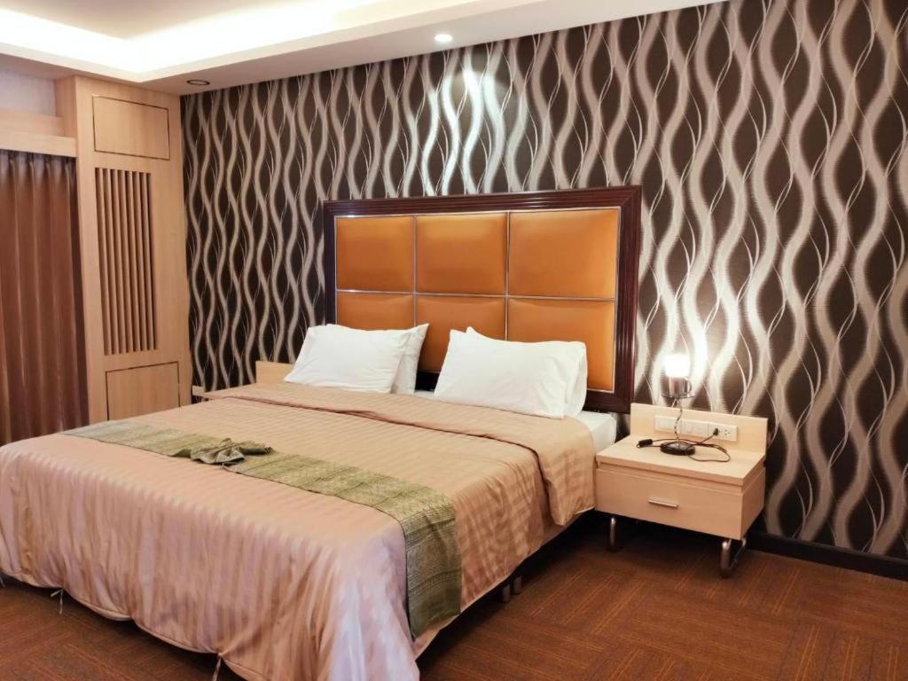 Pailyn Phitsanulok Hotel Esterno foto