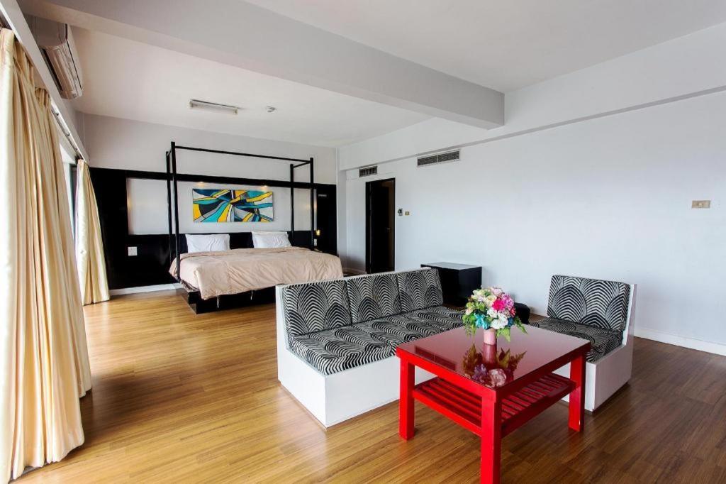Pailyn Phitsanulok Hotel Esterno foto