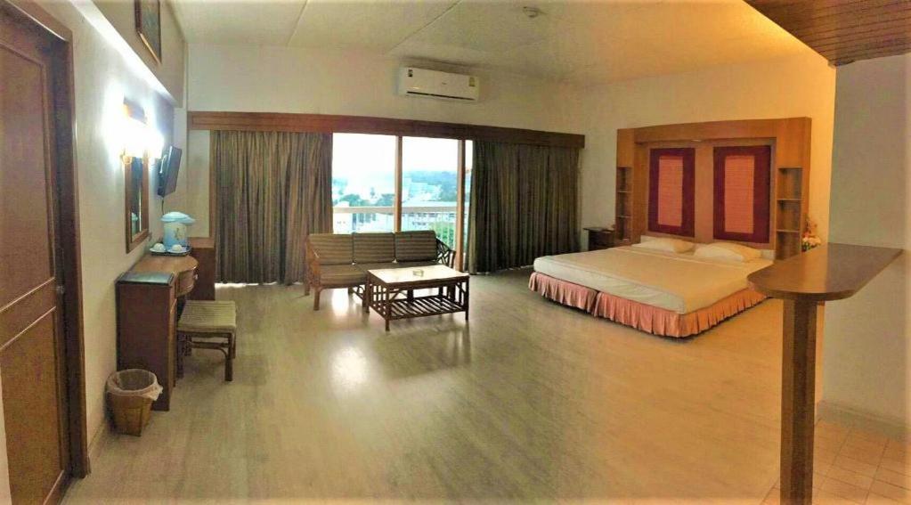 Pailyn Phitsanulok Hotel Esterno foto