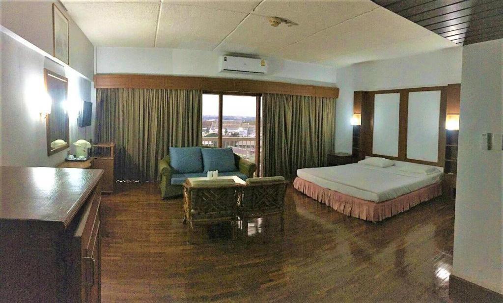 Pailyn Phitsanulok Hotel Esterno foto