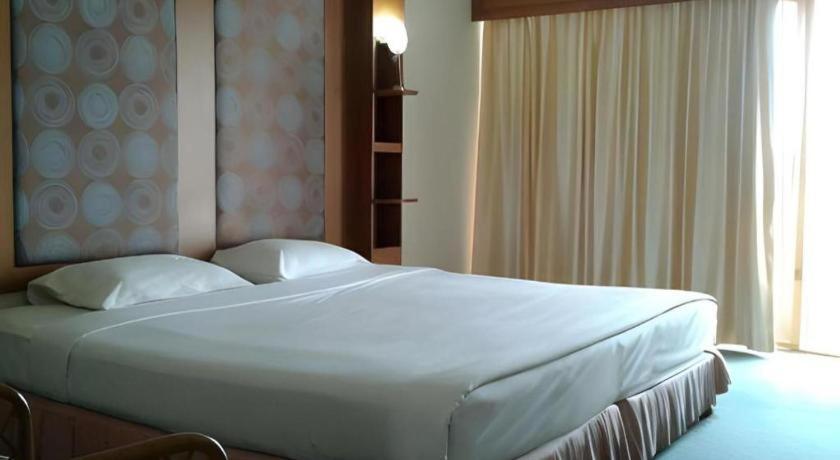 Pailyn Phitsanulok Hotel Esterno foto