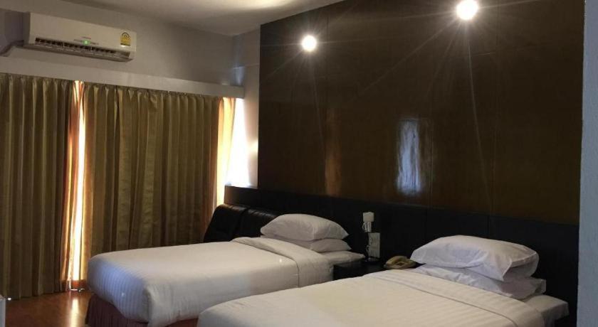 Pailyn Phitsanulok Hotel Esterno foto