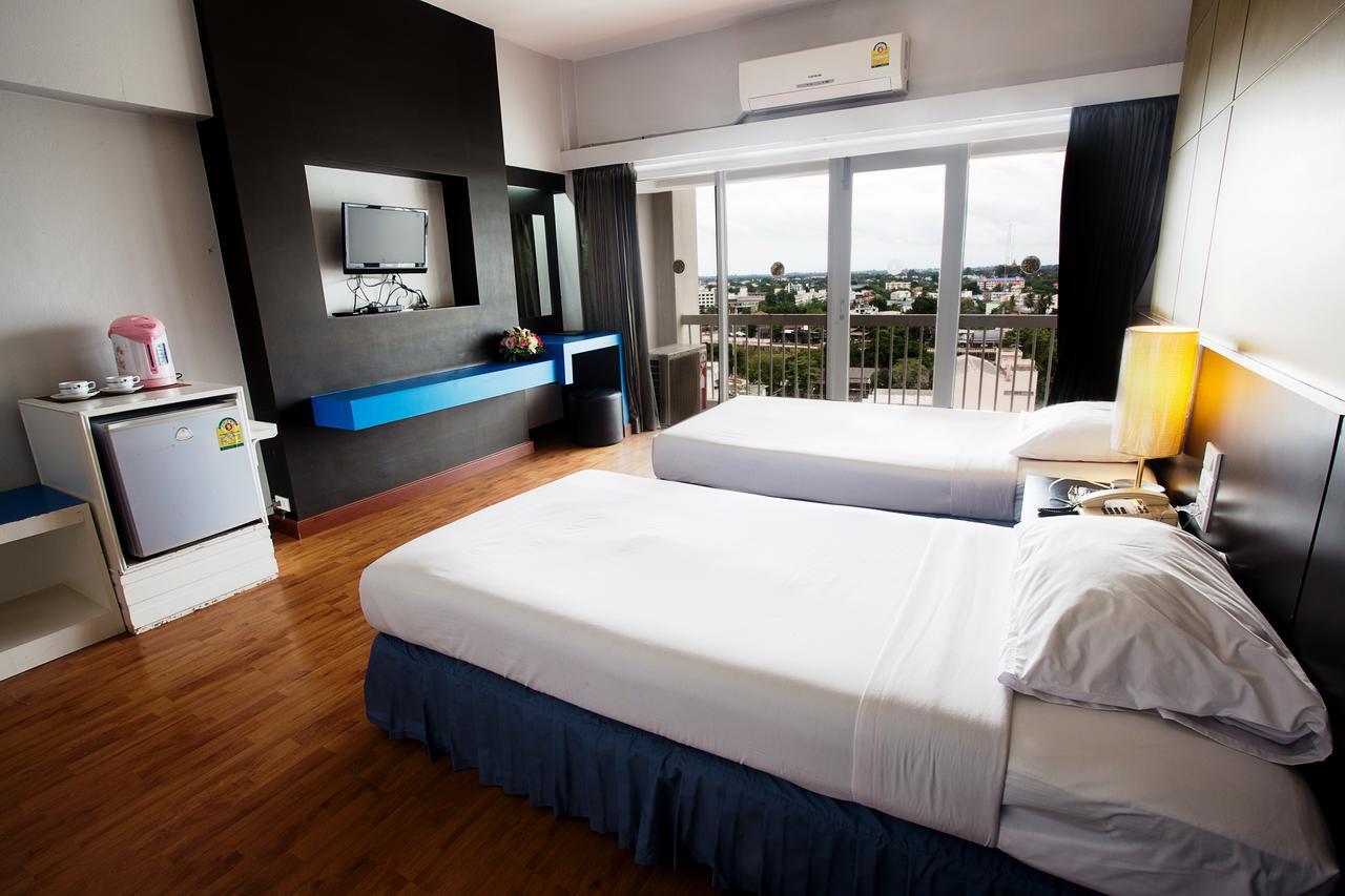 Pailyn Phitsanulok Hotel Esterno foto